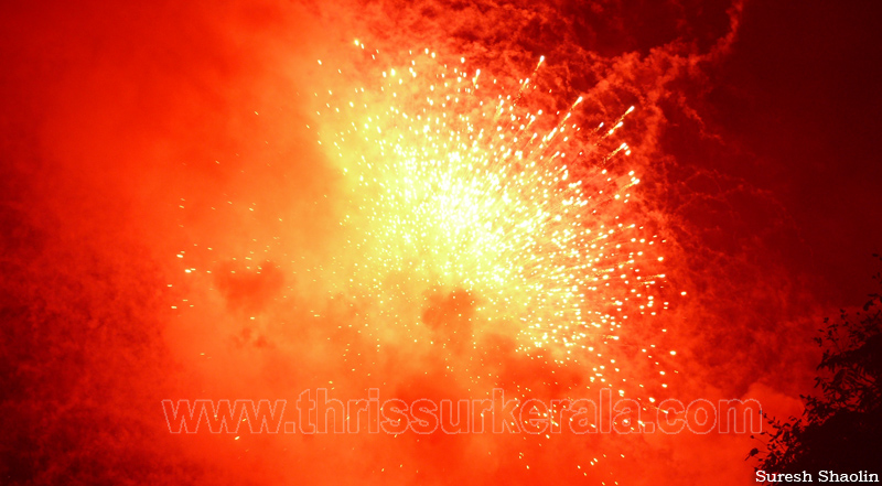 thrissur-pooram-2011- (135)